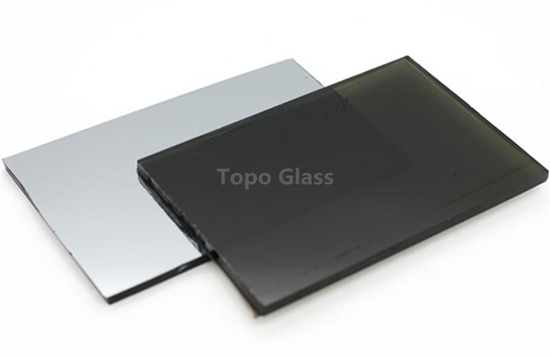 زجاج عاكس أسود