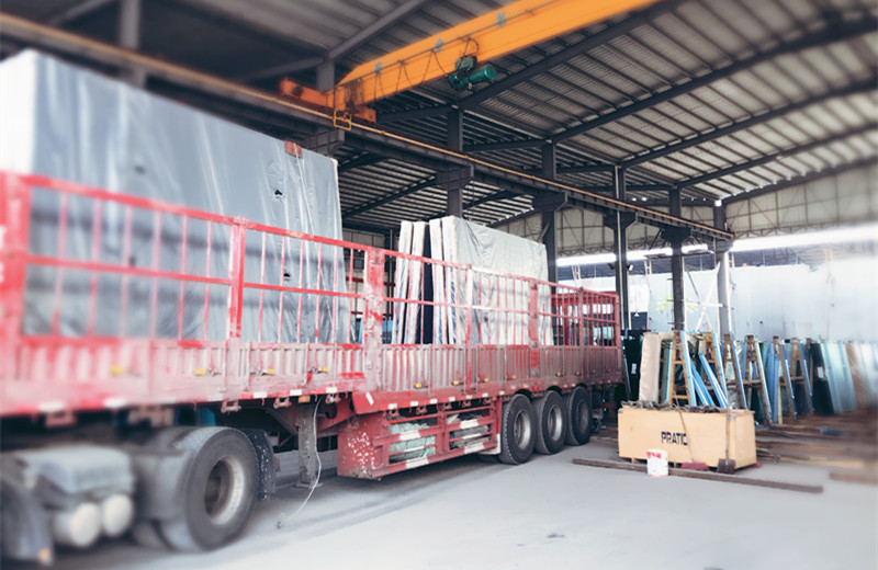 灰色的床单玻璃