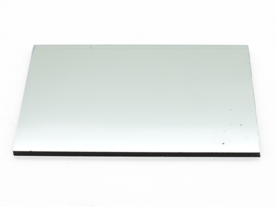 زجاج عاكس باللون الأخضر الداكن