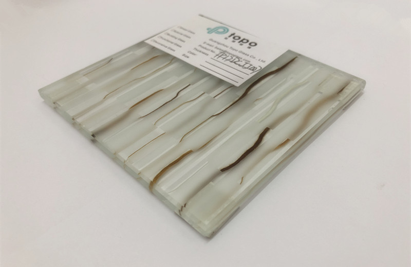 层叠的玻璃板出售