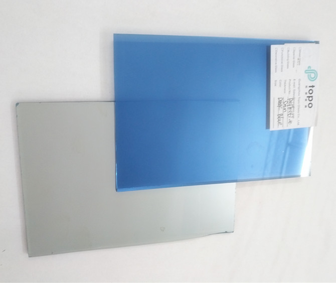 深蓝色反光建筑玻璃