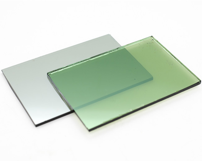 زجاج عاكس أخضر طبيعي