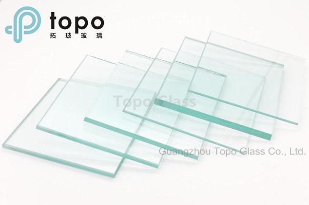 Feuilles en verre transparent transparent flott&eacute;